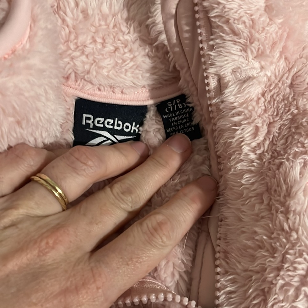 Fuzzy Reebok w front pockets - Picture 3 of 4